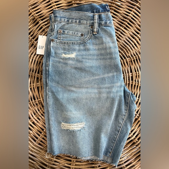*NWT* GAP Mid Rise 9” Short | SIZE: 12(32) - Picture 5 of 11